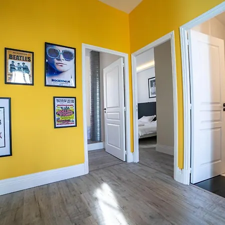 The Loft - Superb 2 Bedrooms On Floor With Terrace - 10min To Palais & Beach! Apartment
