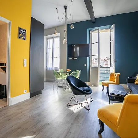 The Loft - Superb 2 Bedrooms On Floor With Terrace - 10min To Palais & Beach! Apartment *