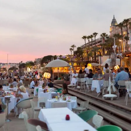 Apartment The Loft - Superb 2 Bedrooms On Floor With Terrace - 10min To Palais & Beach!
