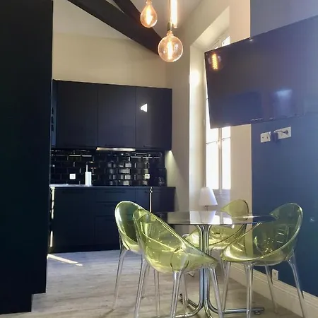 The Loft - Superb 2 Bedrooms On Floor With Terrace - 10min To Palais & Beach! Apartment